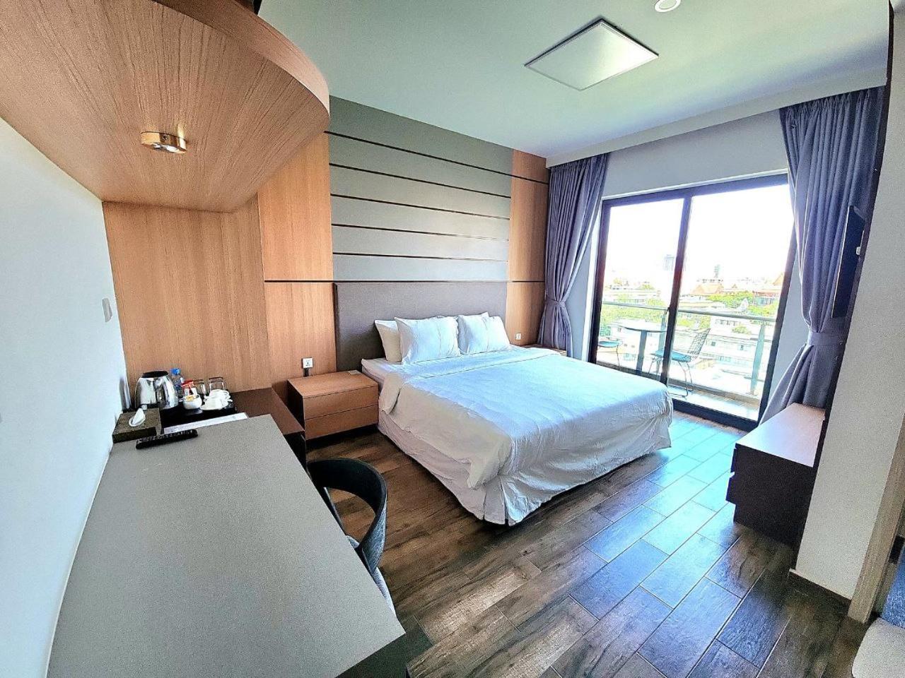 Chilchill Hotel Riverside Phnom Penh Luaran gambar