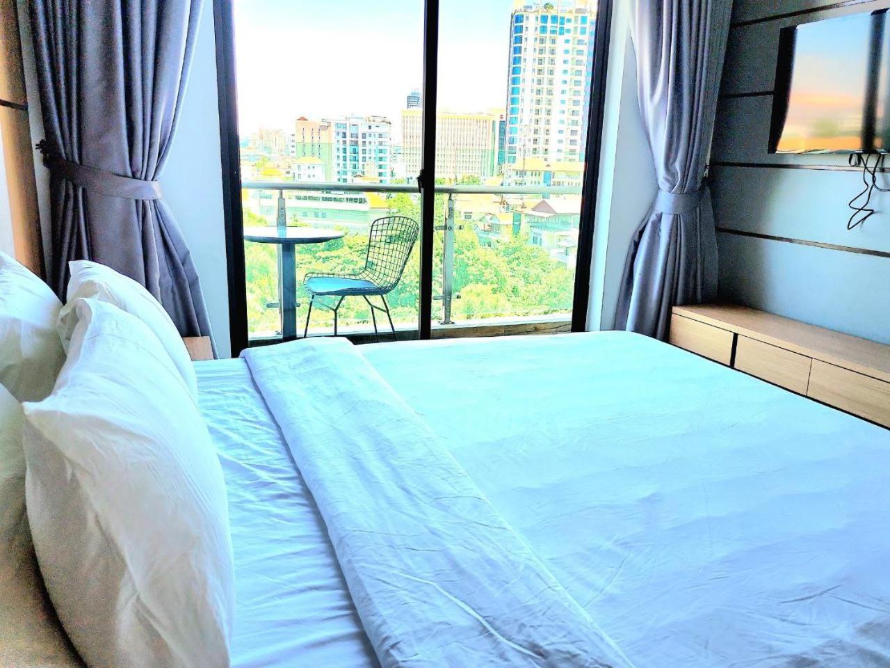 Chilchill Hotel Riverside Phnom Penh Luaran gambar